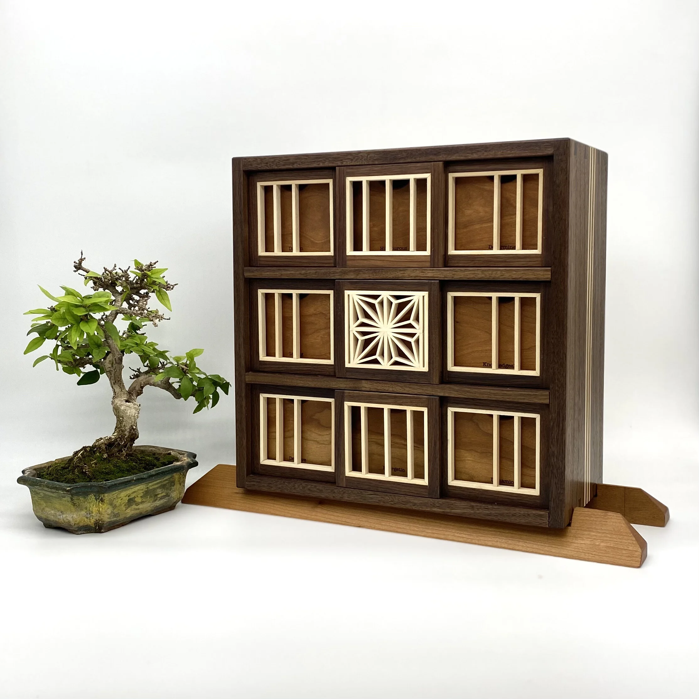 Asami Matsuo 　箱31B Shoji Watch Box with Asanoha in Walnut — mokko wood studio